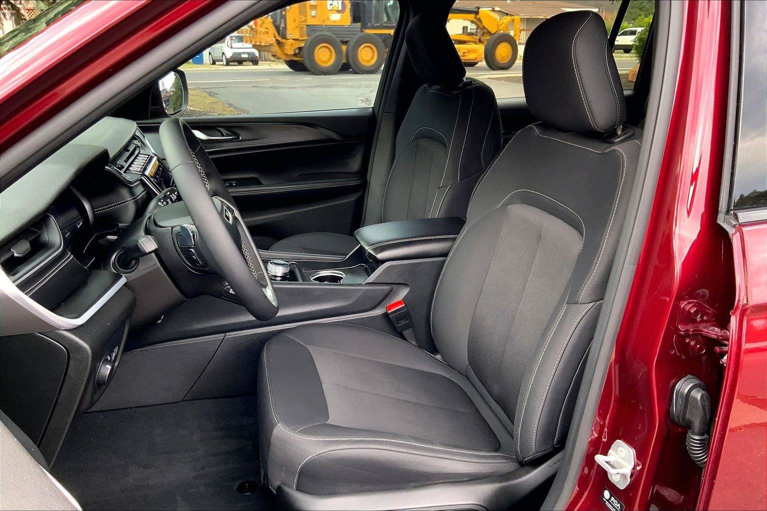 Certified 2025 Jeep Grand Cherokee L Laredo AWD/4WD image 25