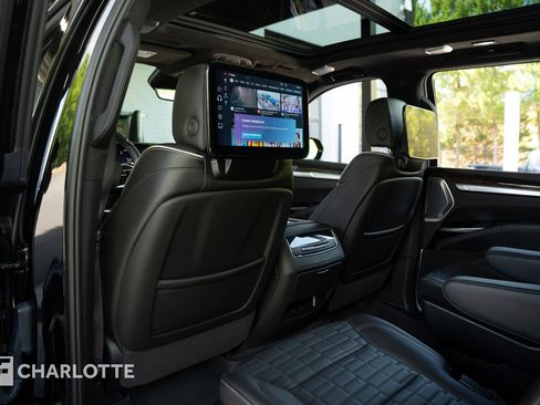 Used 2025 Cadillac Escalade Sport Platinum w/ LPO, Floor Liner Package AWD/4WD image 31
