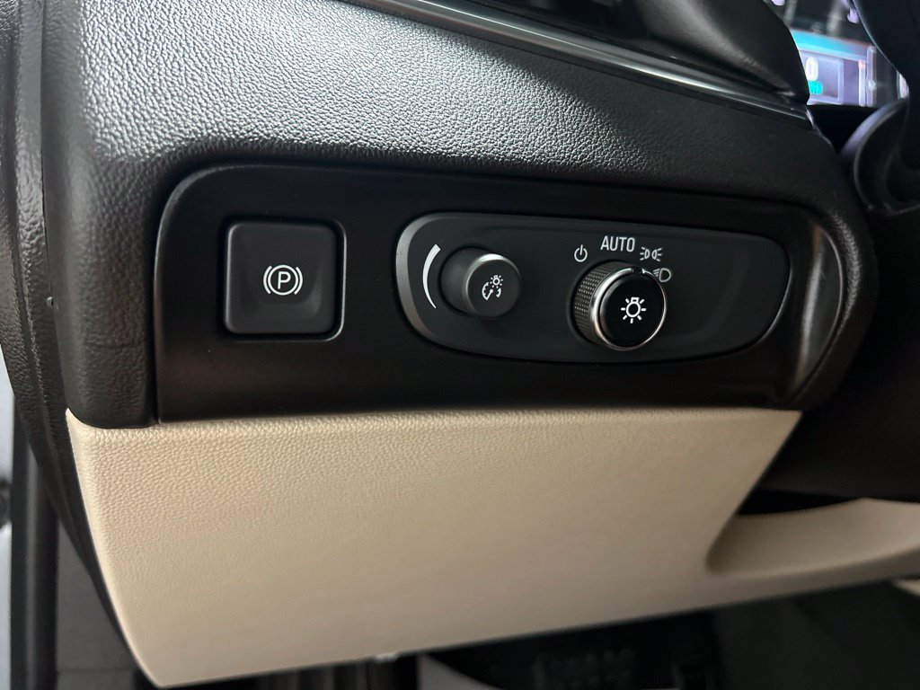 Used 2018 Buick Enclave Essence FWD image 32