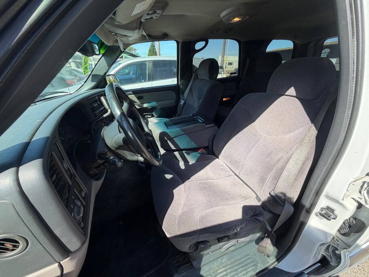 Used 2002 GMC Yukon SLE RWD image 9