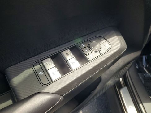 New 2025 Mitsubishi Outlander SE image 9