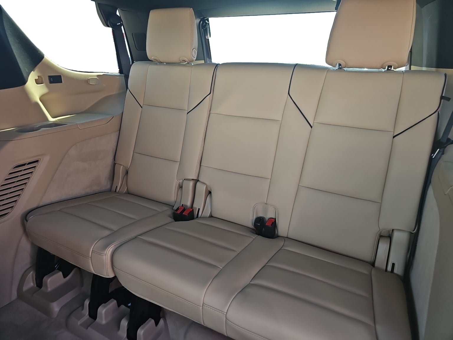 Used 2023 Cadillac Escalade Premium Luxury AWD/4WD image 16