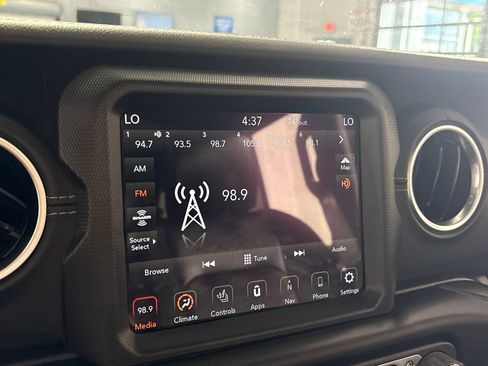 Used 2020 Jeep Wrangler Unlimited Sahara w/ Dual Top Group AWD/4WD image 20
