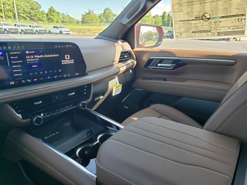 New 2026 Chevrolet Tahoe High Country w/ Sun And Tow Package RWD image 24