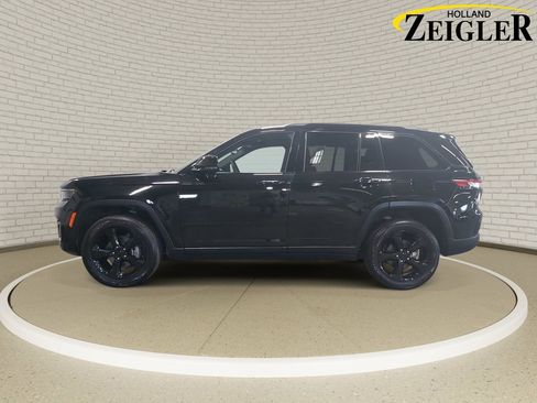 Used 2023 Jeep Grand Cherokee Altitude AWD/4WD image 8
