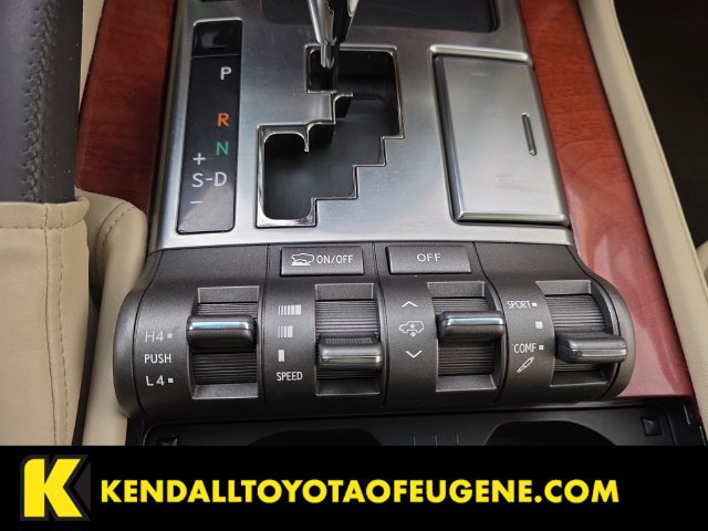 Used 2010 Lexus LX 570 4WD w/ Preferred Accessory Package image 19