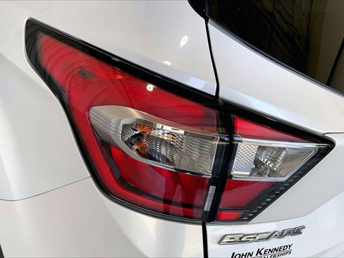 Used 2018 Ford Escape Titanium w/ Ford Safe & Smart Package AWD/4WD image 13