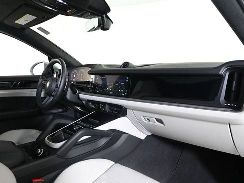 Certified 2025 Porsche Cayenne S image 17