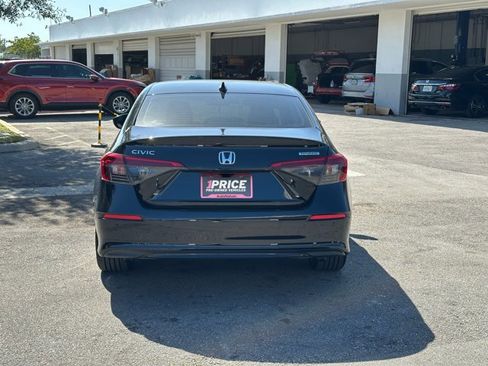 Used 2024 Honda Civic Touring image 6