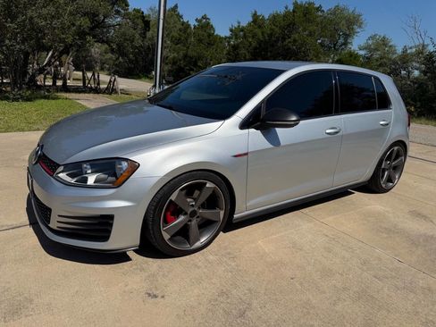 Used 2016 Volkswagen Golf 4-Door FWD image 5