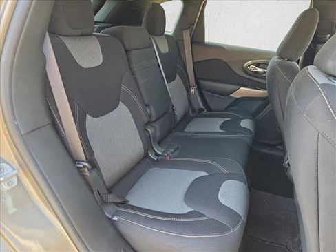 Used 2017 Jeep Cherokee Sport image 16