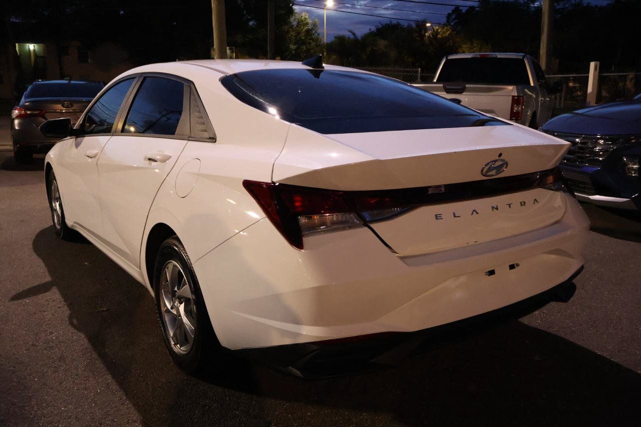 Used 2023 Hyundai Elantra SE FWD image 7