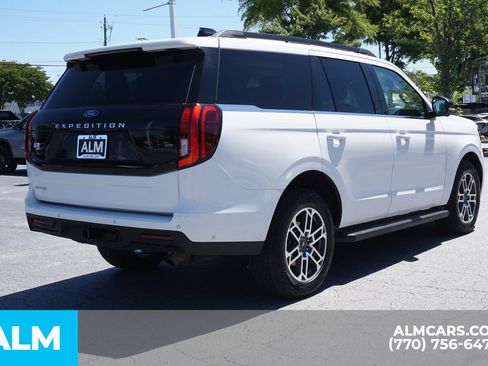 Used 2025 Ford Expedition Active AWD/4WD image 6