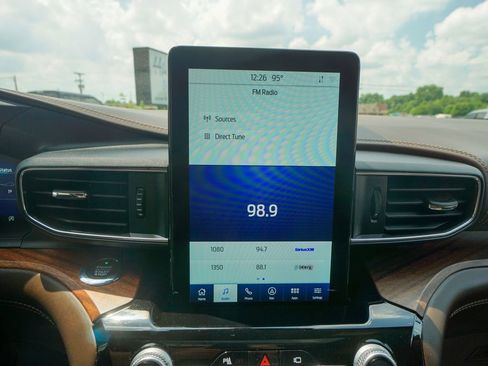 Used 2021 Ford Explorer King Ranch w/ Premium Technology Package image 25