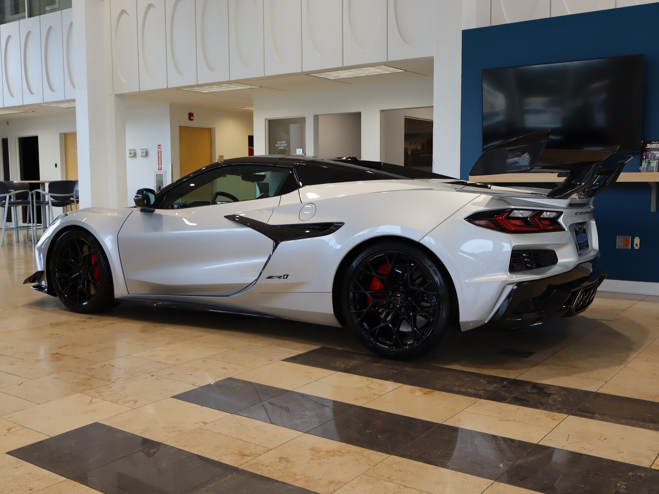 Used 2026 Chevrolet Corvette ZR1 w/ ZR1 Carbon Fiber Aero Package RWD image 8