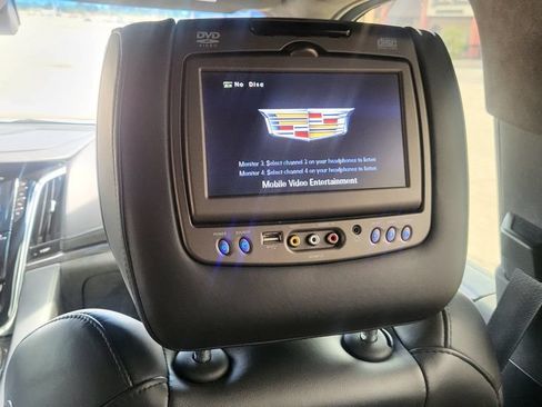 Used 2018 Cadillac Escalade Platinum AWD/4WD image 32