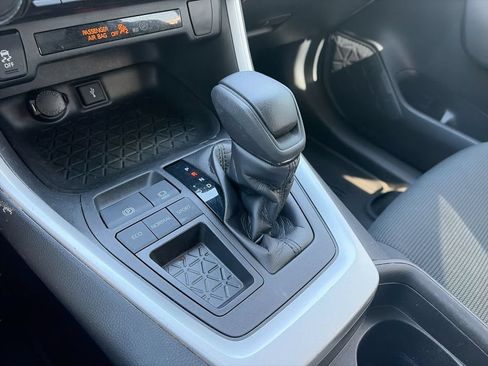 Used 2021 Toyota RAV4 LE FWD image 20