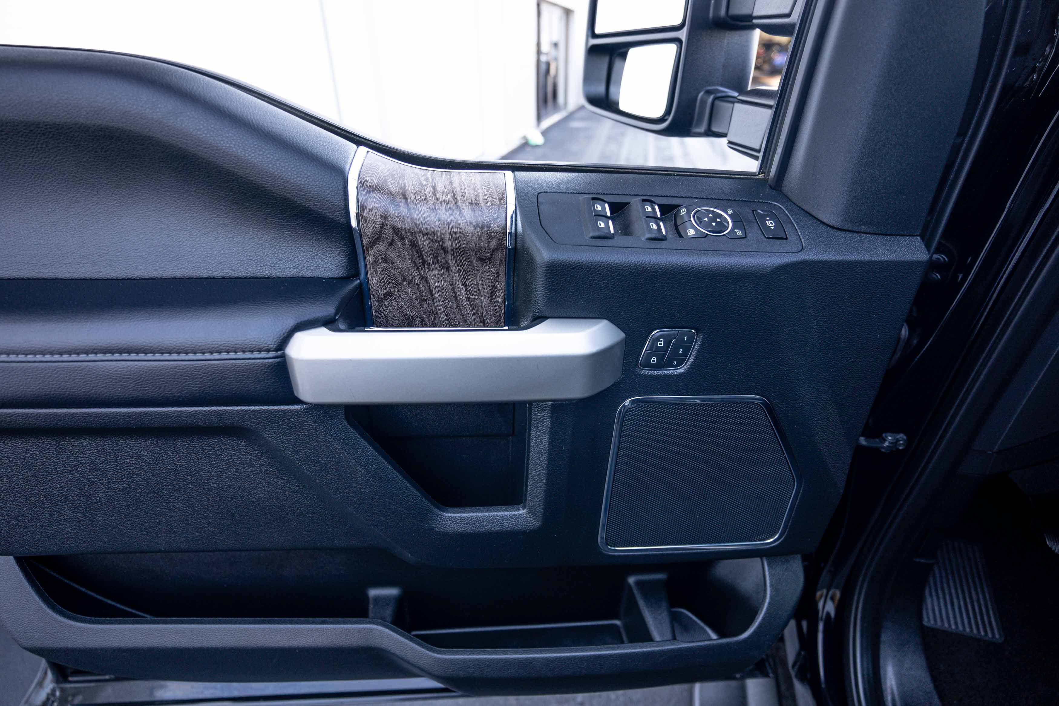 Used 2019 Ford F250 Lariat w/ Lariat Ultimate Package AWD/4WD image 11
