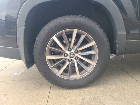 Used 2019 Toyota Highlander XLE image 10