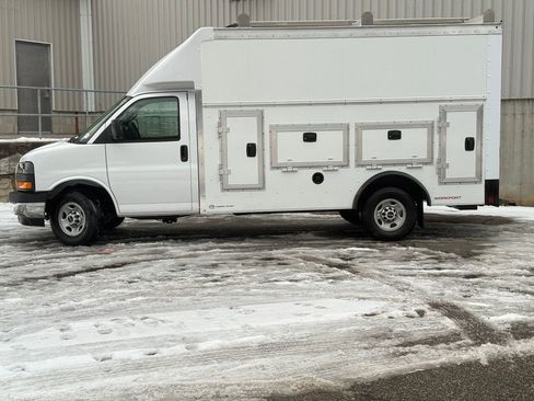 New 2026 GMC Savana 3500 w/ Power Convenience Package RWD image 5