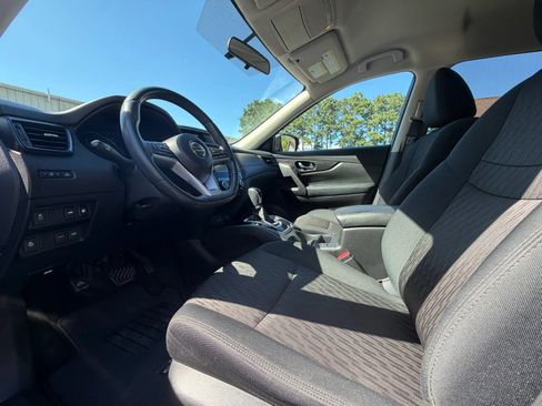 Used 2018 Nissan Rogue SV w/ Premium Package FWD image 11