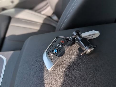 Used 2024 BMW 330i Sedan image 28