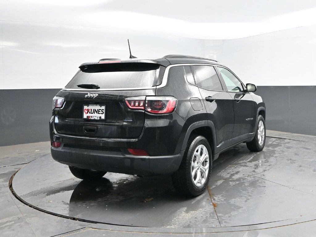 Used 2024 Jeep Compass Latitude AWD/4WD image 7