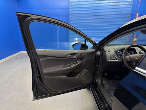 Used 2017 Chevrolet Cruze LT w/ Convenience Package image 10