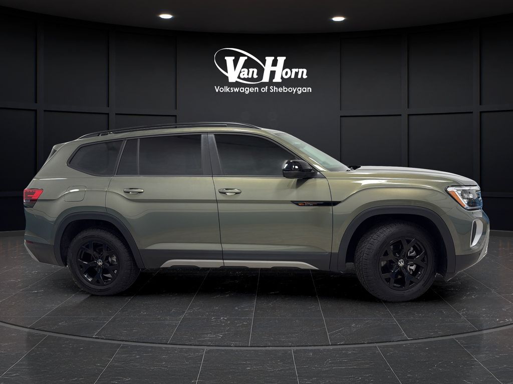 Used 2025 Volkswagen Atlas Peak Edition SE AWD/4WD image 6