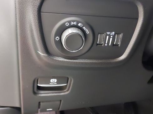 New 2025 Jeep Grand Cherokee Altitude image 23