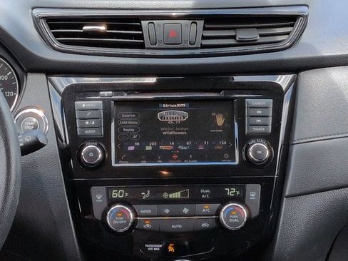 Used 2020 Nissan Rogue SV FWD image 19