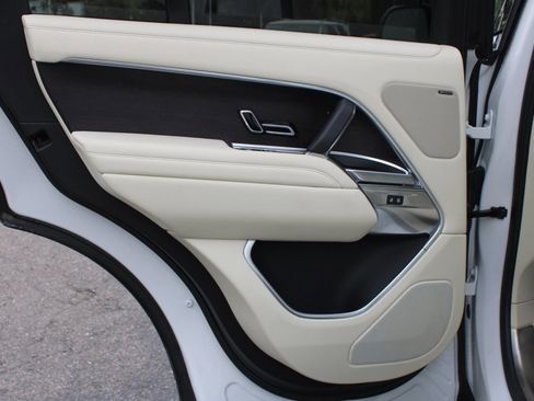 Used 2023 Land Rover Range Rover SE image 36