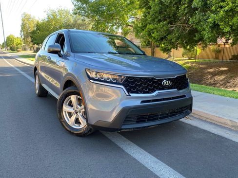 Used 2021 Kia Sorento LX FWD image 2