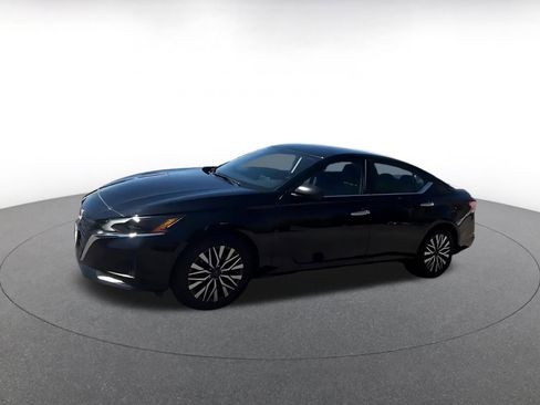 Used 2025 Nissan Altima 2.5 SV image 7