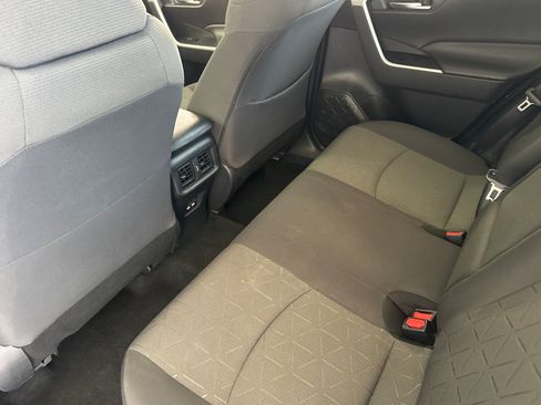 Used 2021 Toyota RAV4 XLE w/ Convenience Package FWD image 29