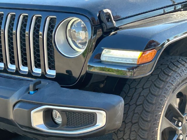 Used 2023 Jeep Wrangler Unlimited Sahara w/ Cold Weather Group AWD/4WD image 11