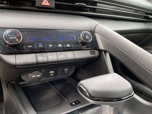 Used 2025 Hyundai Elantra Sport FWD image 11