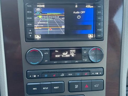 Used 2014 Lincoln Navigator 4WD image 25