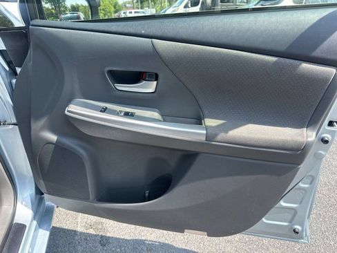 Used 2014 Toyota Prius V Two FWD image 10