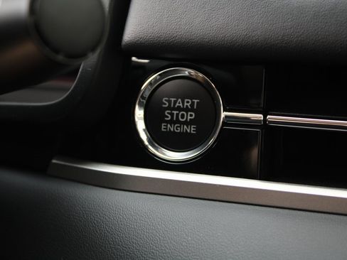 New 2025 Mitsubishi Outlander SE image 29