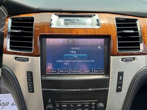 Used 2014 Cadillac Escalade Platinum AWD/4WD image 17