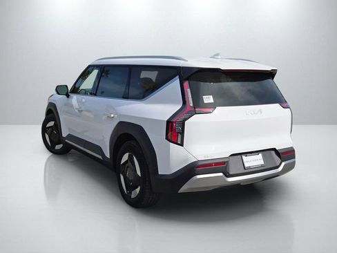 New 2026 Kia EV9 Wind image 8