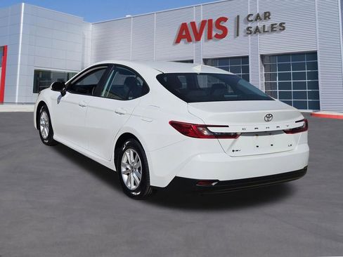 Used 2025 Toyota Camry LE image 3