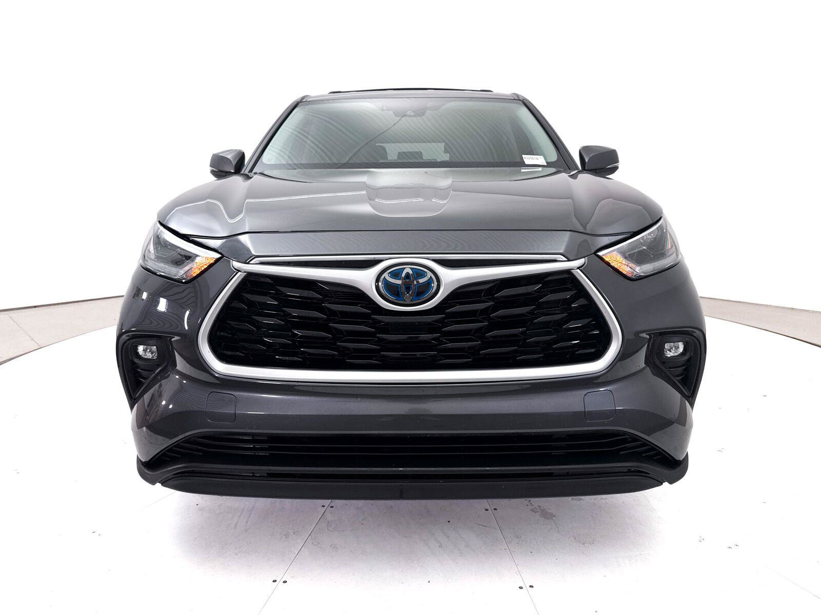 Used 2021 Toyota Highlander LE FWD image 14