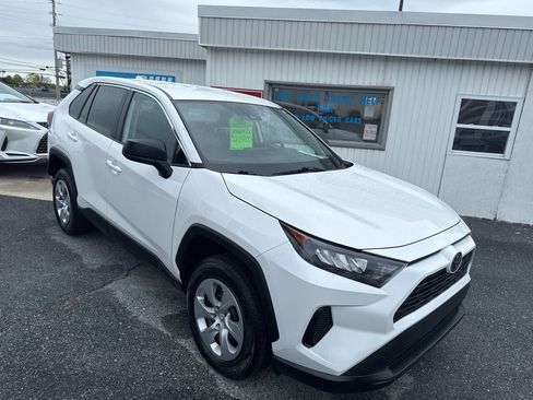 Used 2022 Toyota RAV4 LE AWD/4WD image 2