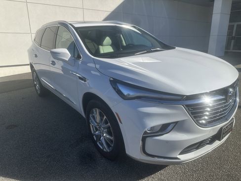 Used 2022 Buick Enclave Essence w/ Experience Buick Package image 9