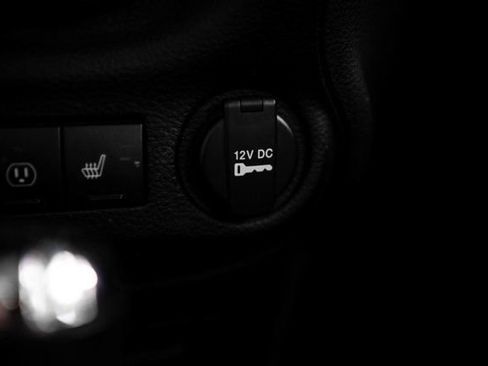 Used 2016 Jeep Wrangler Unlimited Rubicon w/ Connectivity Group AWD/4WD image 44