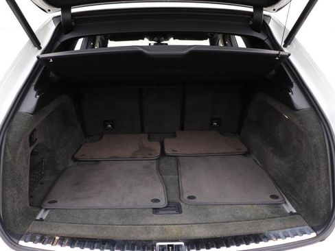 Used 2017 Bentley Bentayga image 29