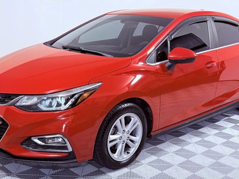 Used 2017 Chevrolet Cruze LT w/ Convenience Package FWD image 7