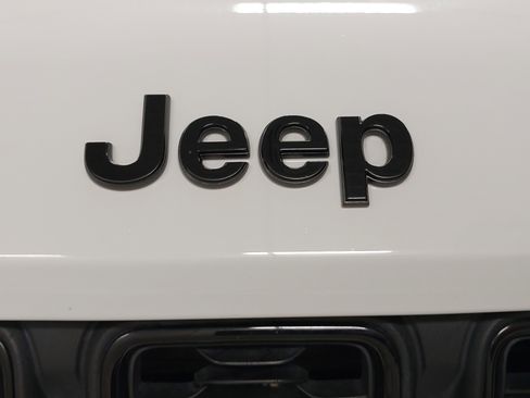 Used 2024 Jeep Grand Cherokee L Laredo image 31